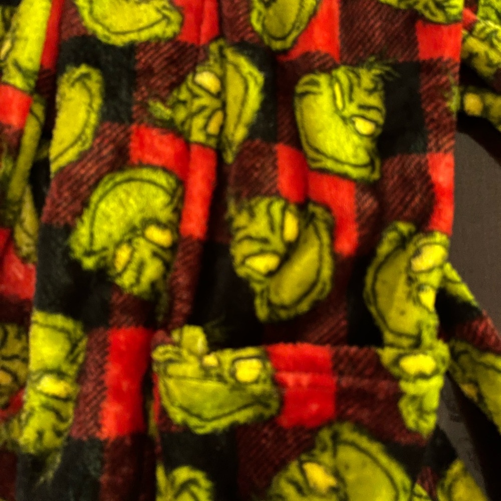 Red and black plaid with Green Grinch Robe size S/CH - Picture 8 of 8